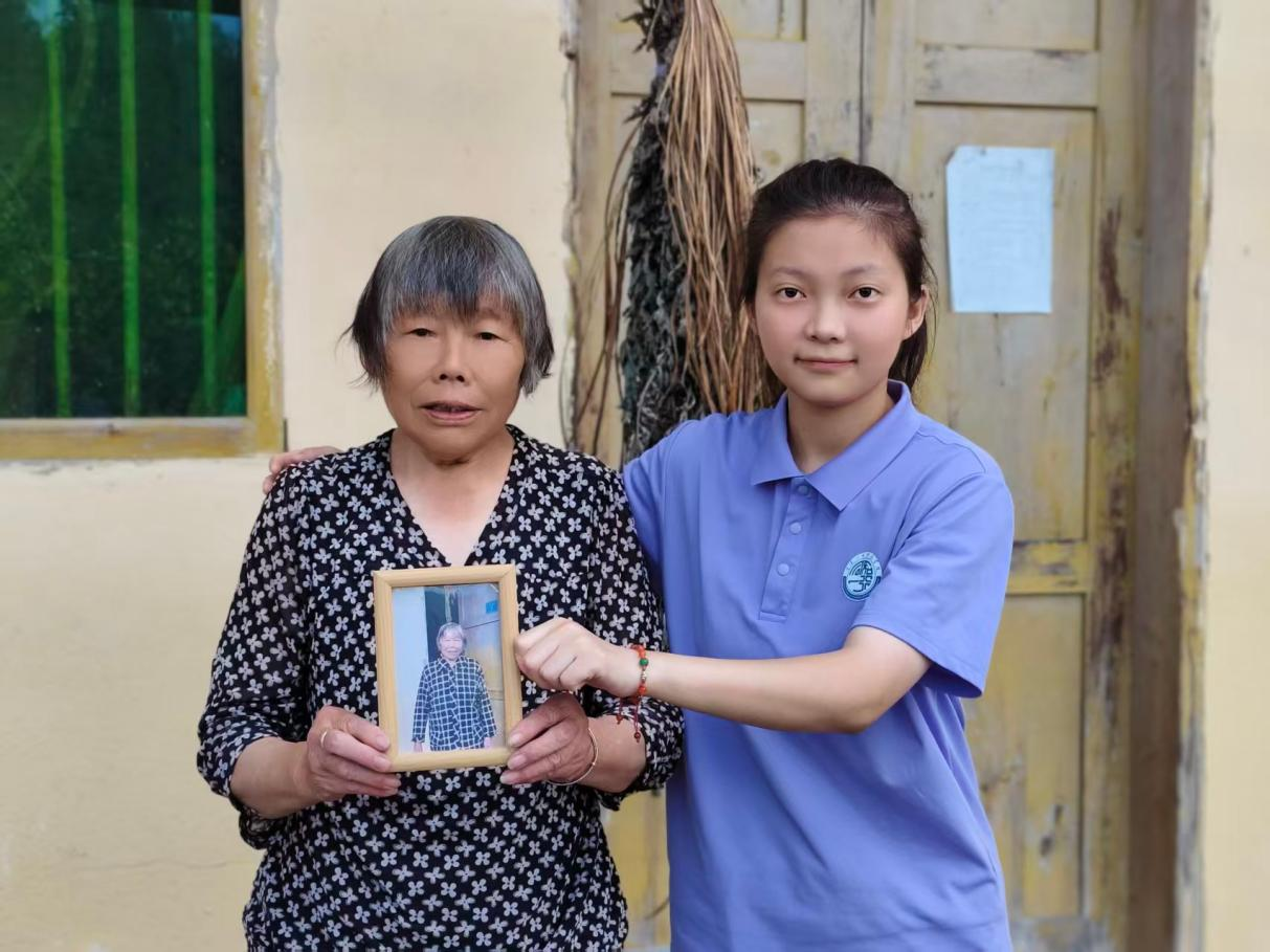 法润乡土护少年，情暖乡老筑梯田——重庆人文科技学院学子开展多元基层服务实践活动