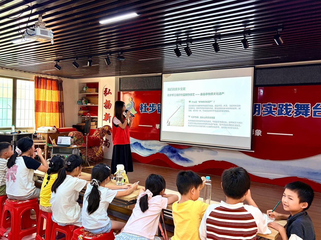 指尖经纬承竹韵，童心巧编非遗篮——广金筑梦向阳队开设杜步竹编非遗特色公益课